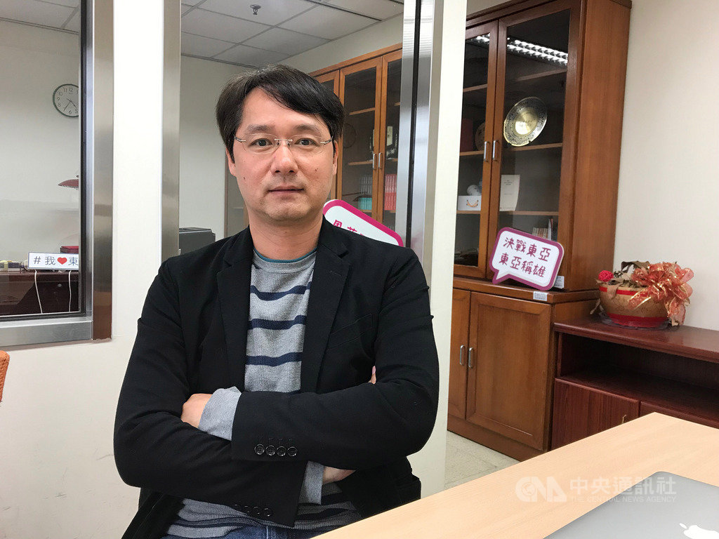 政大東亞所所長王信賢(圖)分析,北京認為「一中各表」,反而使「中華民國」有存在空間,因此不再允許這種戰略模糊空間,以奪回主導權。中央社記者繆宗翰攝 108年2月27日