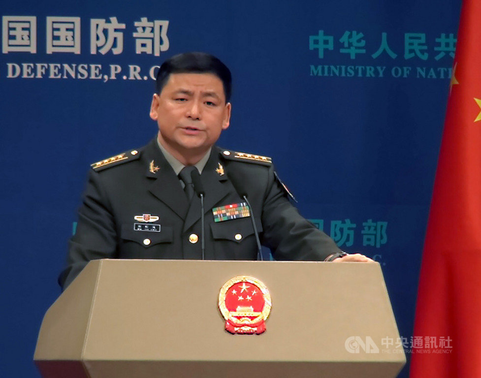 針對2艘美國軍艦日前通過台灣海峽,中國國防部28日聲稱,中國對美艦相關動向全程掌握,且保持高度戒備,中國要求美國遵守「中美三個聯合公報」規定,慎重處理涉台問題。中央社記者邱國強北京攝 108年2月28日