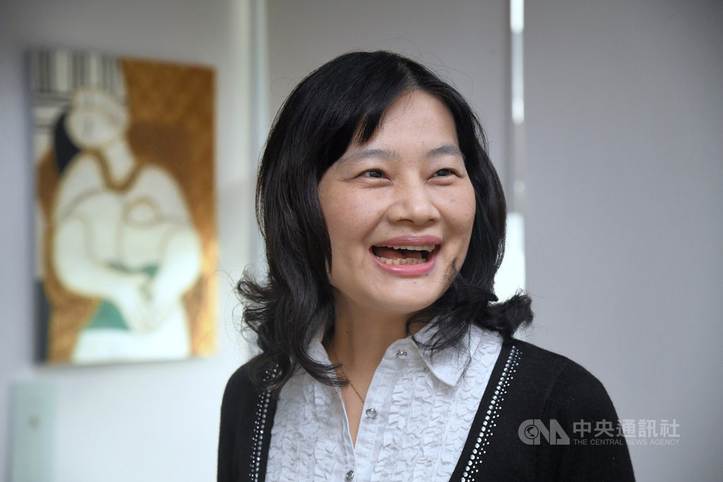 行政院災害防救辦公室副主任王怡文說,有些公務員會有「多做多錯、少做少錯、不做不錯」的心態,像是手機災防告警訊息服務(CBS),若是災防辦不去做,當然不會有出錯,也不會被檢討;但要是什麼都不做,這個政府就不會進步。中央社記者王飛華攝 108年3月3日