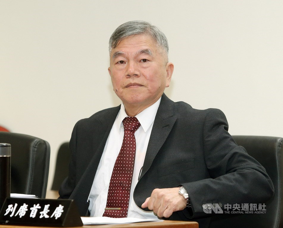 經濟部長沈榮津4日列席立法院經濟委員會,專案報告因應公投結果能源政策評估檢討,報告中列出2025年最新預估能源配比,推估燃氣50%、燃煤27%、再生能源20%、其他3%。中央社記者郭日曉攝 108年3月4日