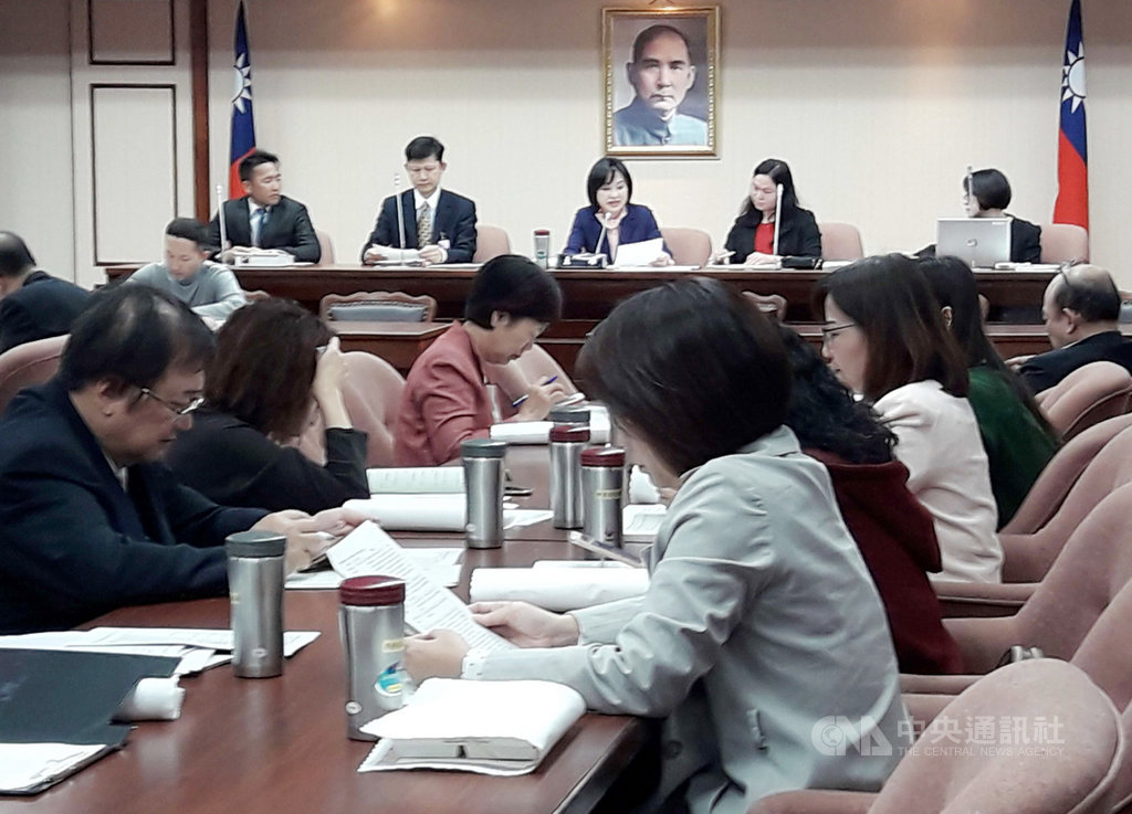 立法院程序委員會5日選舉召集委員。本次召委選舉,各黨團達成共識,同意以推舉方式行之。各黨團共同推舉民主進步黨籍立委郭正亮、中國國民黨籍立委柯志恩擔任第9屆第7會期程序委員會召委。中央社記者范正祥攝 108年3月5日