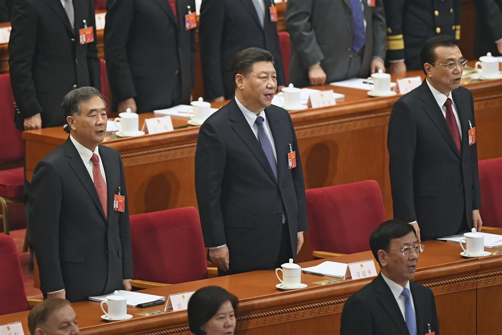 中國國家主席習近平(中)1月2日發表的綱領性文件「習五條」,已是2019年中國全國「兩會」與日後的對台工作方針。(共同社提供)