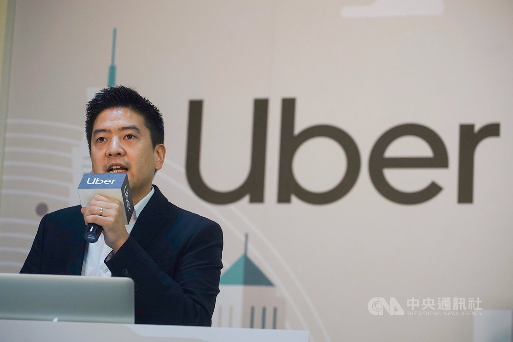 叫車服務Uber與租賃車行代僱駕駛6日在台北舉行記者會,Uber台灣區總經理吳罡(圖)呼籲交通部暫停或暫緩於2月21日公布的小客車租賃業與資訊科技平台合作的條文修正規範,並希望政府能與各方積極諮商,尋求多贏的解決方案。中央社記者裴禛攝 108年3月6日