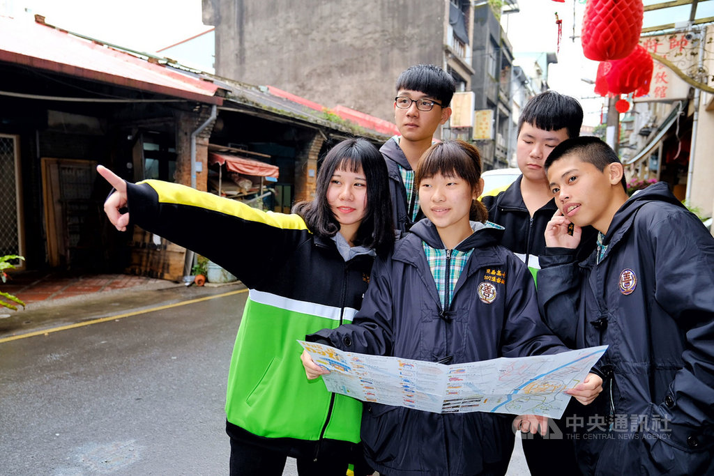 桃園市大溪區至善高中今年成立「觀光事業科」,校方表示,面對大環境對觀光事業的不友善,校方將放眼世界,透過藝術、觀光與地方文化,打造桃園特有的觀光資源。中央社記者吳睿騏桃園攝 108年3月6日