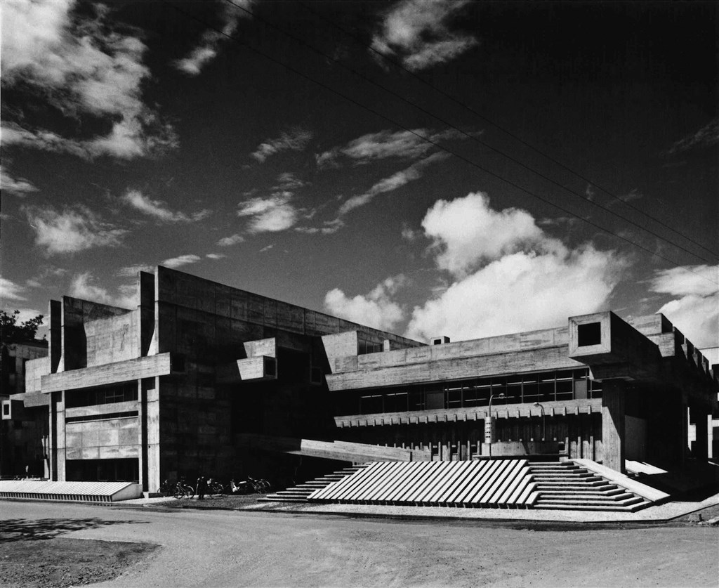 大分縣立圖書館是磯崎新的早期建築作品。(圖取自pritzkerprize.com)