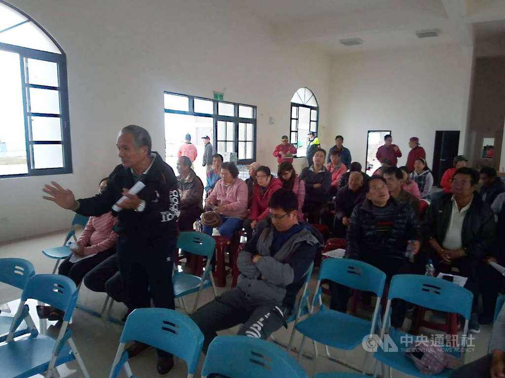 澎湖白沙大倉社區發展協會8日就大倉媽祖文化園區議題舉辦村民座談會,不少出外鄉親都趕回參加,會中贊成與反對意見都有,但唯一共識就是先恢復島上原有環境。中央社 108年3月8日