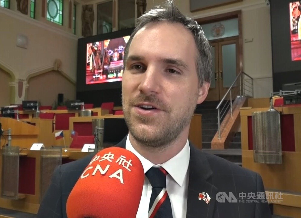 捷克首都布拉格市長賀瑞普接受中央社專訪時表示,學生時代到台灣實習時覺得台灣像家一樣。中央社記者林育立布拉格攝 108年3月8日