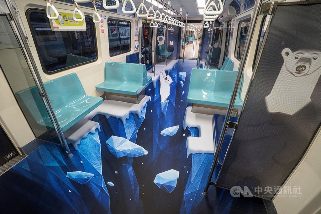 有企業與台北捷運合作,推出「地球一小時3D彩繪列車」,設計概念是以地球暖化為主題,運用3D冰層暖化設計表達北極熊與極地動物的生存正受到威脅,呈現冰川溶解的危機感。(歐萊德提供)中央社記者吳欣紜傳真 108年3月12日