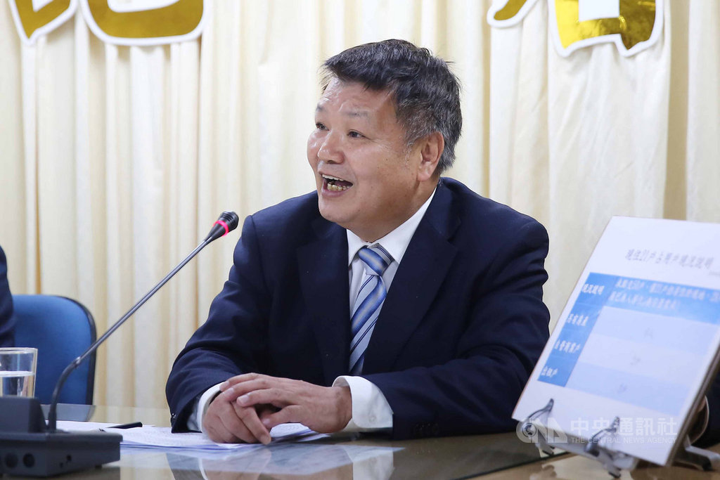 退輔會副主委李文忠13日表示,若21名違占戶14日下午5時30分前未簽署拆遷同意書,必須繳交不當得利及拆屋還地費用。中央社記者游凱翔攝 108年3月13日