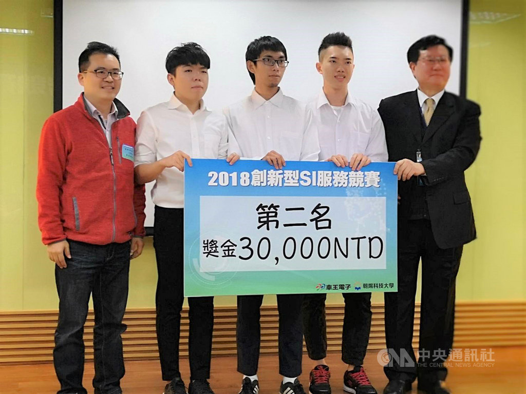 屏東私立美和科技大學資訊科技系5名學生參加「2018創新型SI服務競賽」,以「智慧洋菇溫室栽種專家系統」獲得第2名,透過這套系統能讓洋姑生長更智慧化。(美和科大提供)中央社記者郭芷瑄傳真 108年3月14日