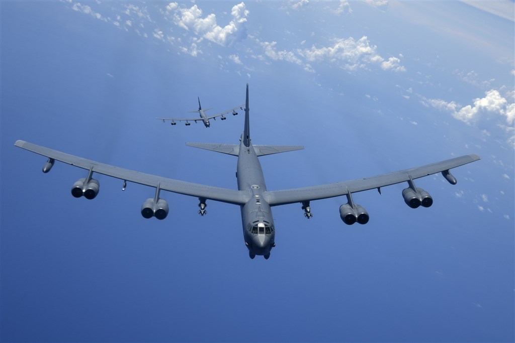 兩架美國空軍B-52H同溫層堡壘轟炸機13日在南海上空巡邏,進行例行訓練,這是美軍10天內第2度派遣轟炸機飛越具爭議的南海上空。圖為B-52H同溫層堡壘轟炸機同型機。(圖取自美國空軍網頁af.mil)