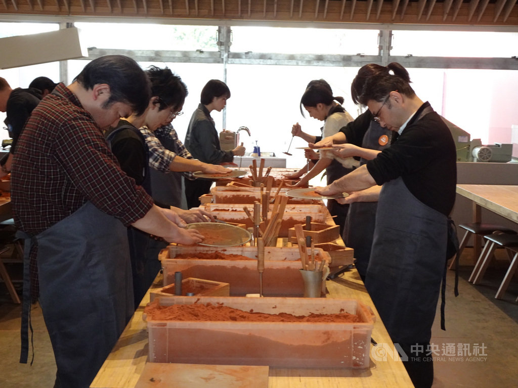 104年歷史的能作在富山縣高岡市郊區產業園區成立新工廠,遊客可了解高岡市鑄造業及能作歷史,並體驗手作。中央社記者楊明珠高岡攝 108年3月15日
