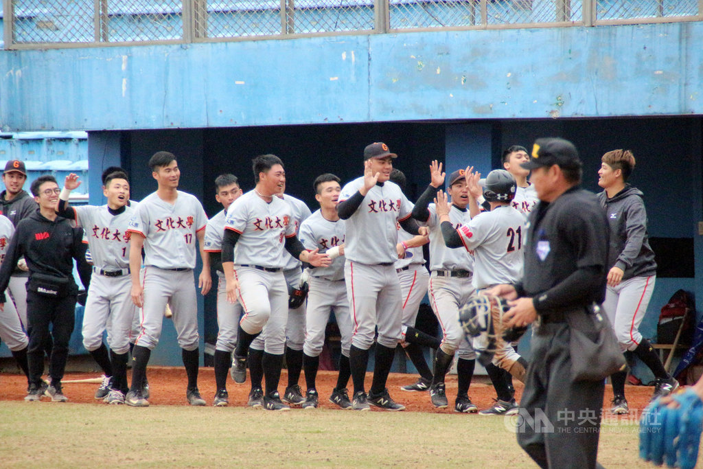 107學年度全國大專校院棒球運動聯賽(公開組一級)複賽最終戰15日舉行,文化大學(圖)與台灣體大戰成2比2平手,最後衛冕軍文化與台灣體大皆挺進4強。(大專體總提供)中央社記者楊啟芳傳真 108年3月15日