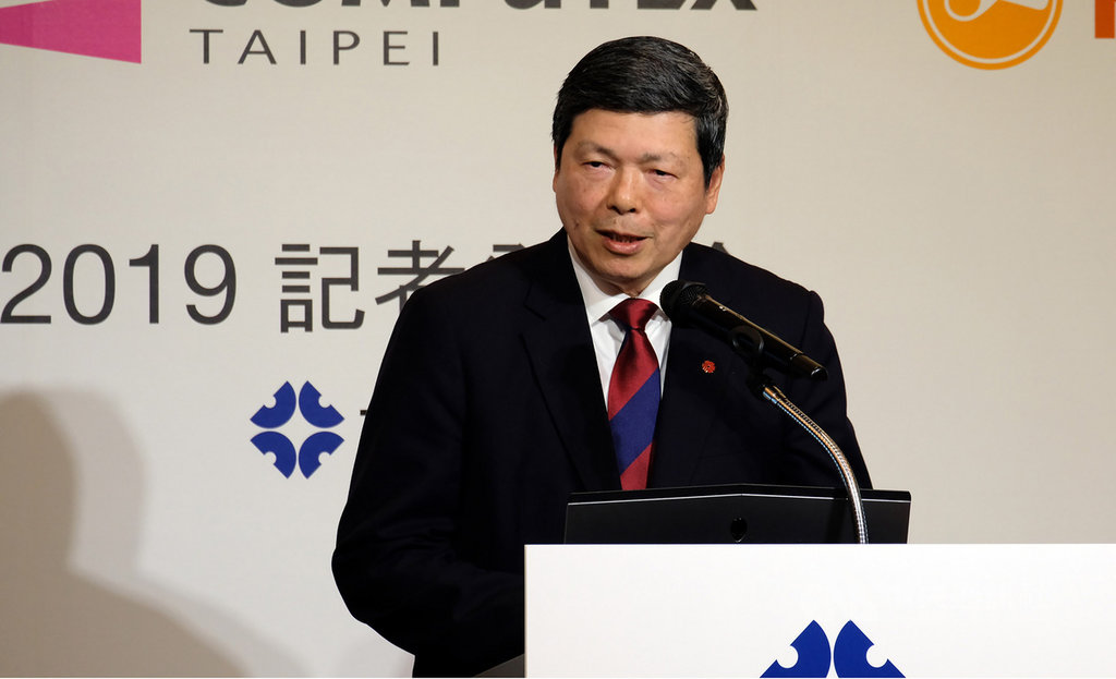 外貿協會秘書長葉明水15日在東京宣傳台北國際電腦展、台北國際汽車零配件展、台北國際食品展等台灣上半年3大國際展,引起日媒關注。中央社記者楊明珠東京攝 108年3月15日