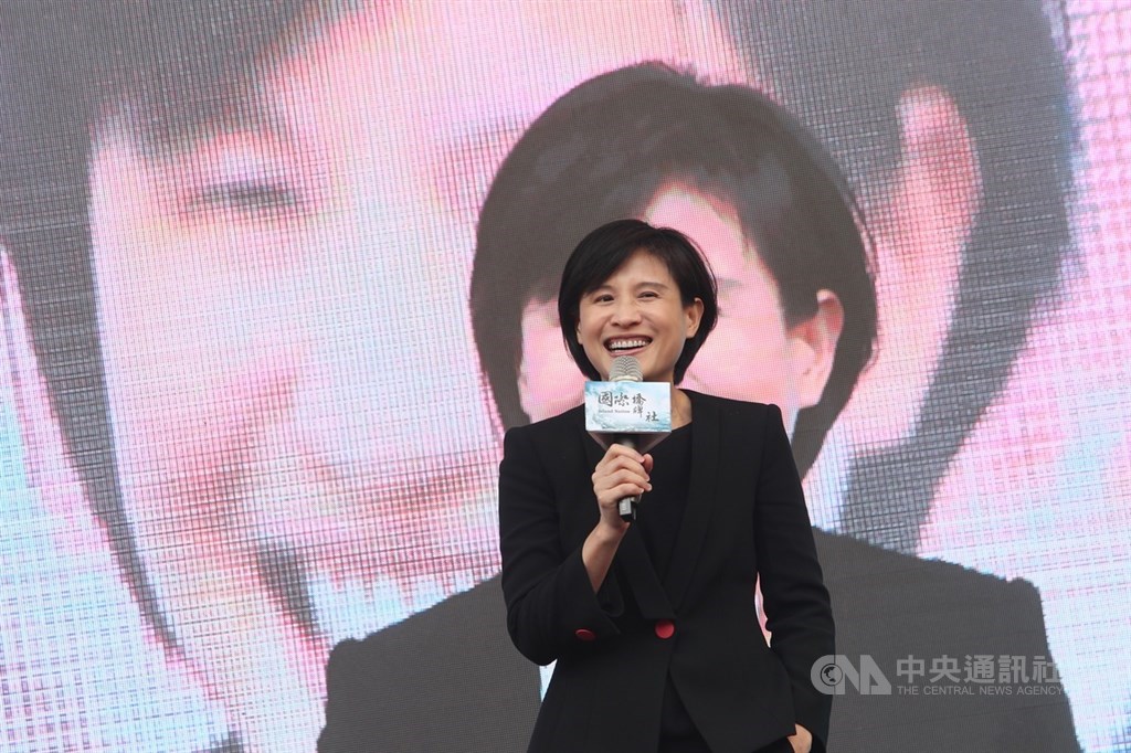 文化部長鄭麗君(圖)15日在台北西門紅樓外,出席政治電視劇「國際橋牌社」開鏡記者會,表示文化部將大力支持該劇拍攝。中央社記者吳家昇攝 108年3月15日