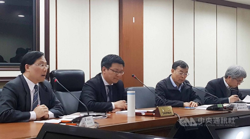 經濟部18日召開電價費率審議委員會,下午舉行記者會公布結果,考量燃料成本長期為下跌趨勢,為避免短期電價波動對物價造成影響,決議本次電價不調整,維持平均電價每度新台幣2.6253元。中央社記者廖禹揚攝 108年3月18日