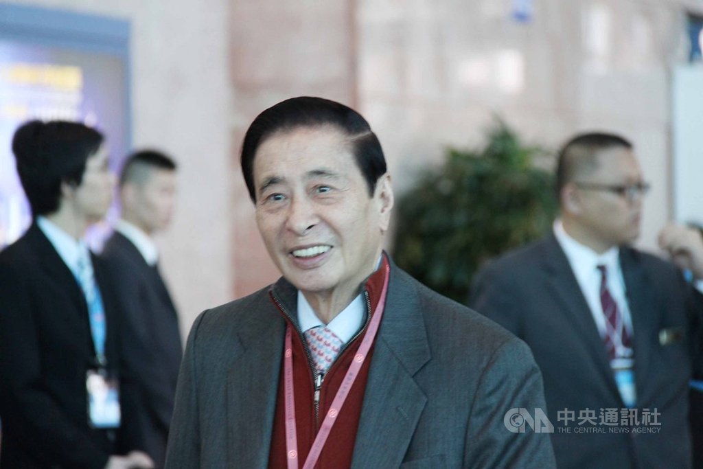 繼香港首富李嘉誠之後,本地富豪榜排名第2的恆基地產創辦人李兆基也準備退休,圖為李兆基兩年前參加行政長官選舉投票。(資料照片)中央社記者張謙香港攝 108年3月21日