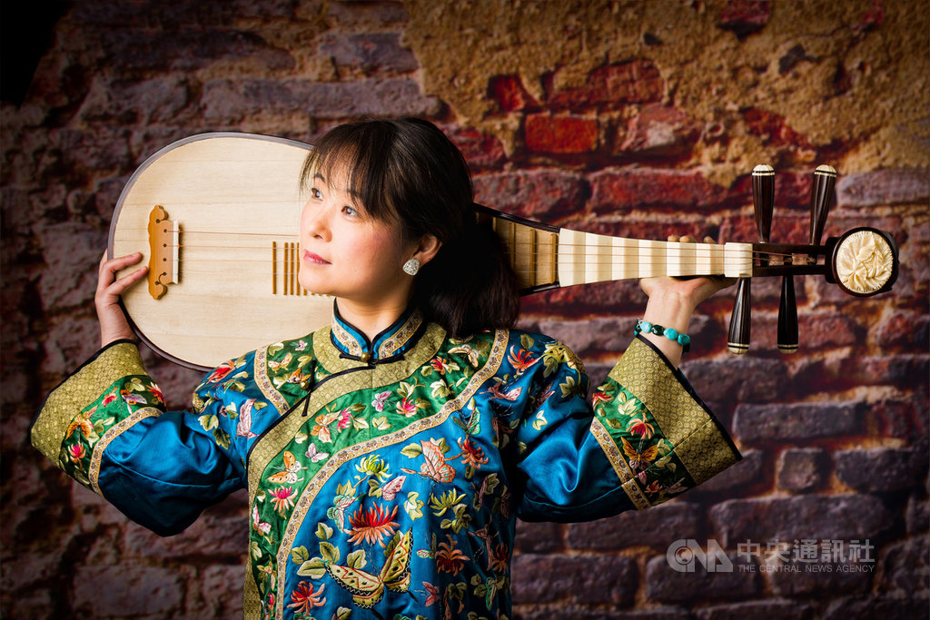 NSO國家交響樂團將舉行「琵琶交響」音樂會,邀請7度入圍葛萊美獎的琵琶演奏家吳蠻演出,帶來跨越東西方文化、原始與現代的音樂饗宴。(國家交響樂團提供)中央社記者洪健倫傳真 108年3月27日