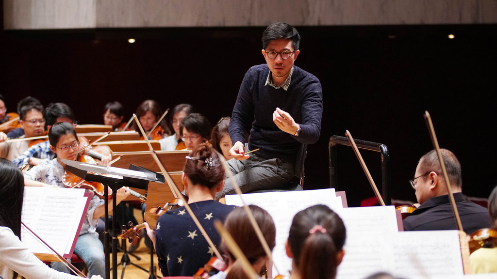 NSO國家交響樂團將舉行「琵琶交響」音樂會,由樂壇新秀莊東杰擔任指揮,27日彩排音樂會曲目。(國家交響樂團提供)中央社記者洪健倫傳真 108年3月27日