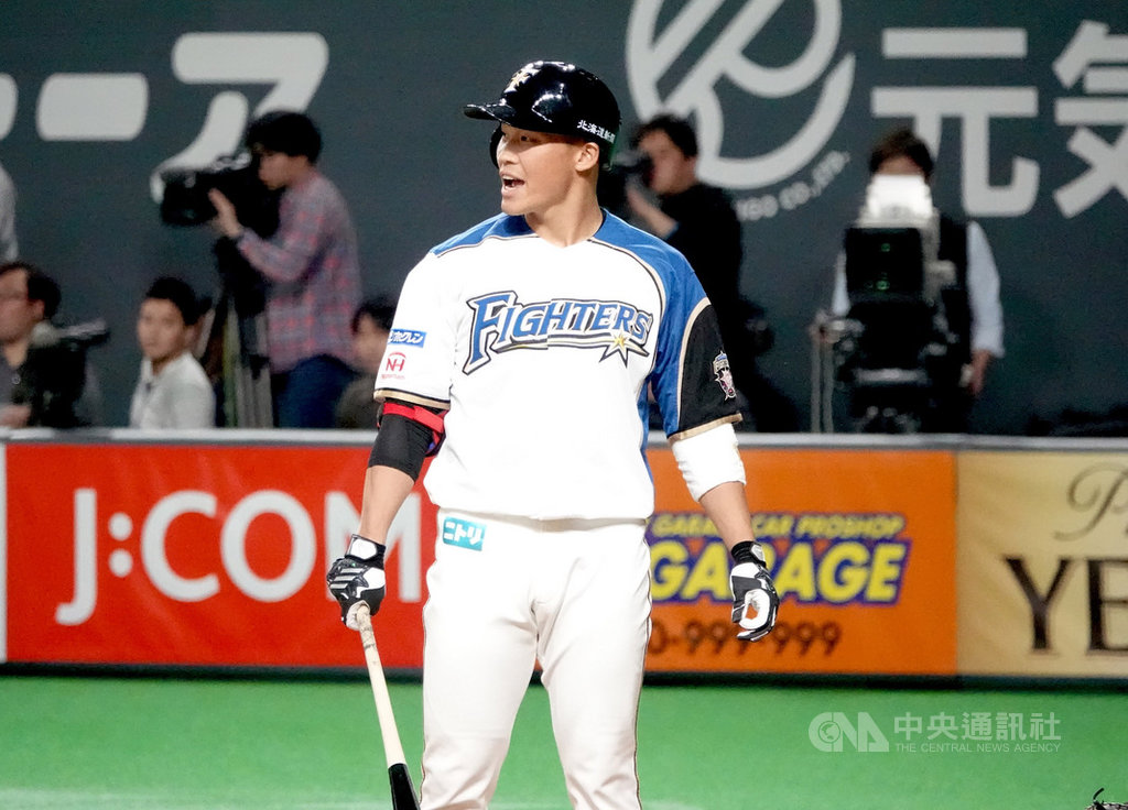 目前效力日職北海道火腿鬥士隊的王柏融(圖),29日日職生涯初亮相,雖沒有安打表現,但總教練栗山英樹直誇王柏融是很棒的選手,喜歡他努力為球隊建功的態度。中央社記者謝靜雯札幌攝 108年3月29日