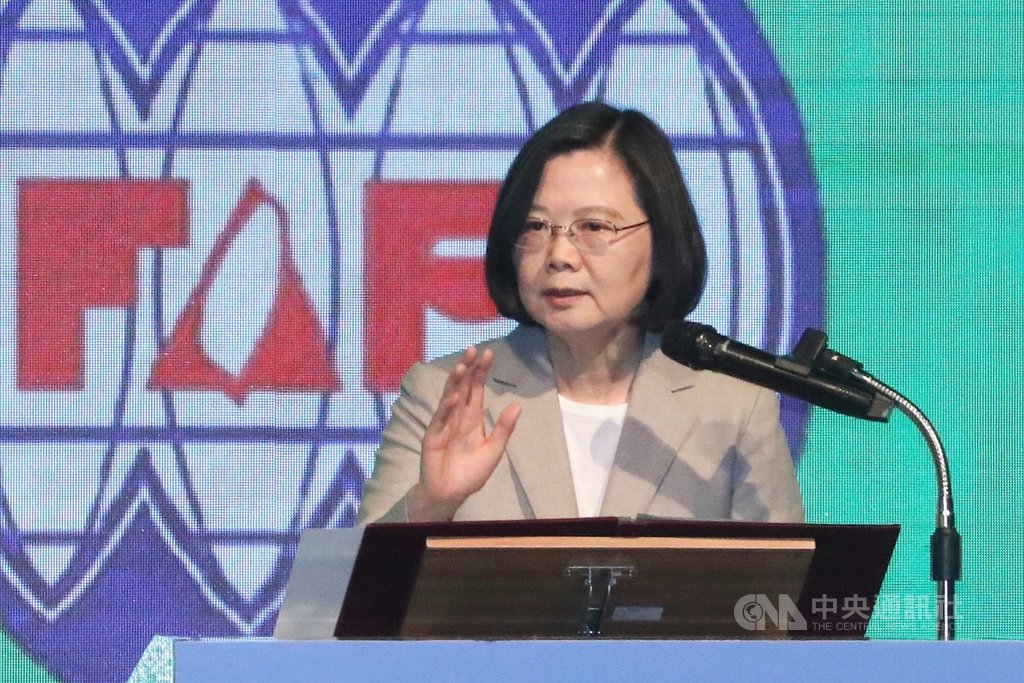 台灣人公共事務會(FAPA)30日在台北舉行台灣關係法40週年暨台灣旅行法一週年慶祝餐會,總統蔡英文致詞表示,她會繼續拚,請大家對她、對台灣有信心,大家一起為台灣的未來拚到底。中央社記者吳翊寧攝 108年3月30日