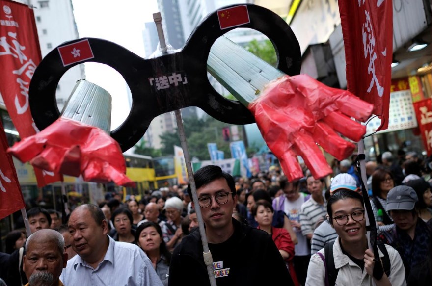 香港3月31日上萬民眾走上街頭,抗議政府計畫修訂逃犯條例。(路透社提供)