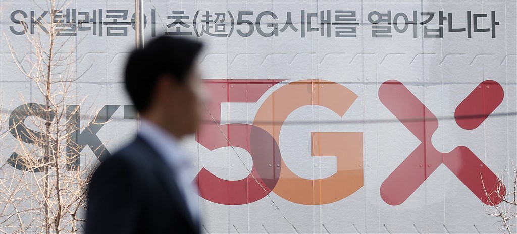 南韓SK電訊、韓國電信公司和LG Uplus原定5日開通5G網路,但3家電信商已在當地時間3日晚間11時啟用5G。(韓聯社提供)