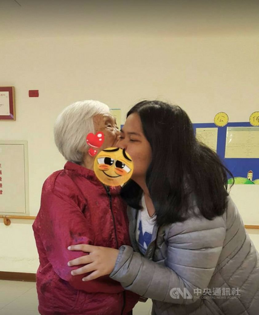 尤絲妮很感謝湖南奶奶的湖南腔,她為了突破與奶奶的溝通障礙,開始自學中文,通過進階高階級的中文檢定。(取自尤絲妮IG)中央社記者石秀娟雅加達傳真 108年4月6日