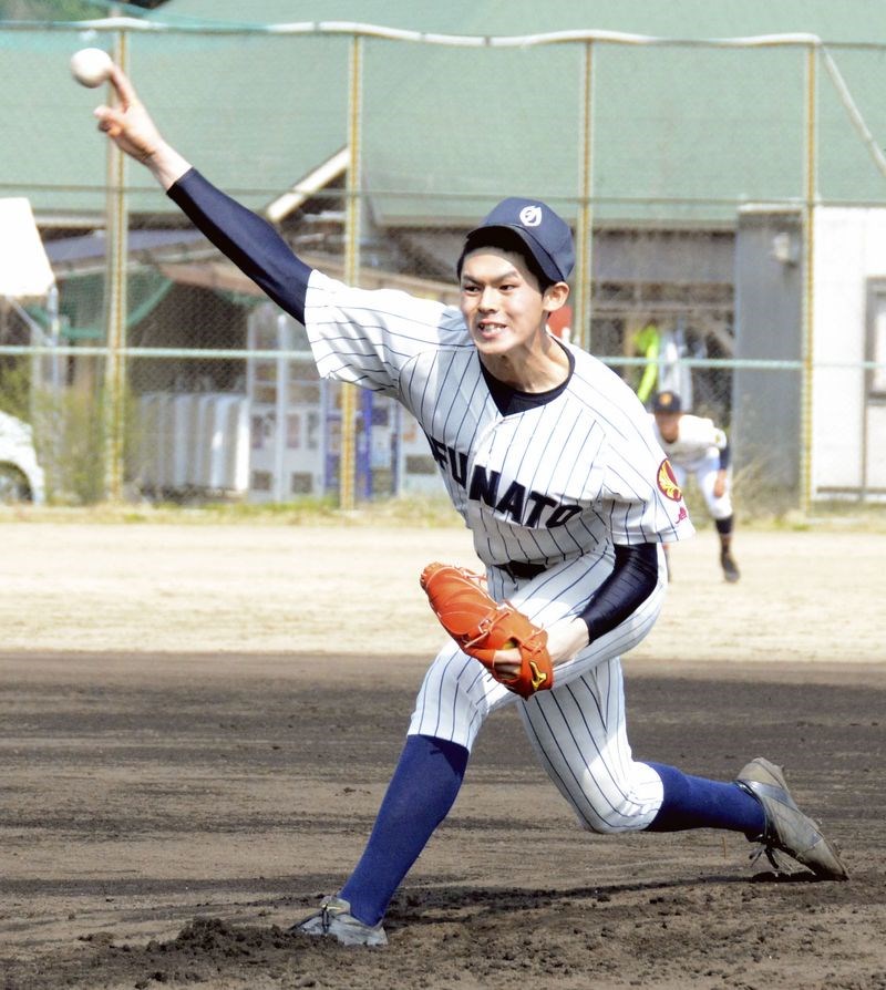 日本U18代表隊紅白戰,大船渡高校17歲投手佐佐木朗希(圖)飆出163公里速球,打破大谷翔平高中時期160公里球速紀錄。(共同社提供)