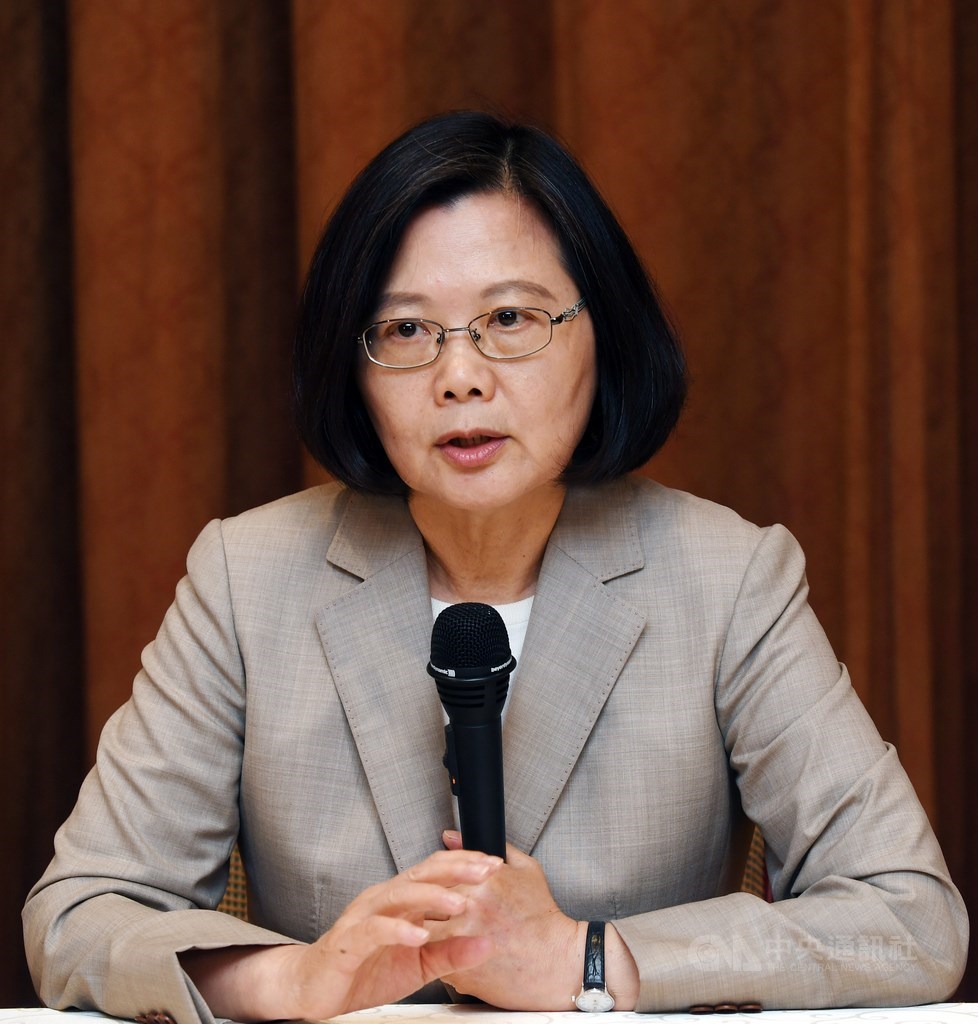 對於民進黨總統初選,總統蔡英文9日上午在總統府舉行記者會表示,她從不怯戰,一路走來她經歷過很多選戰,希望黨能團結、勝選。中央社記者施宗暉攝 108年4月9日