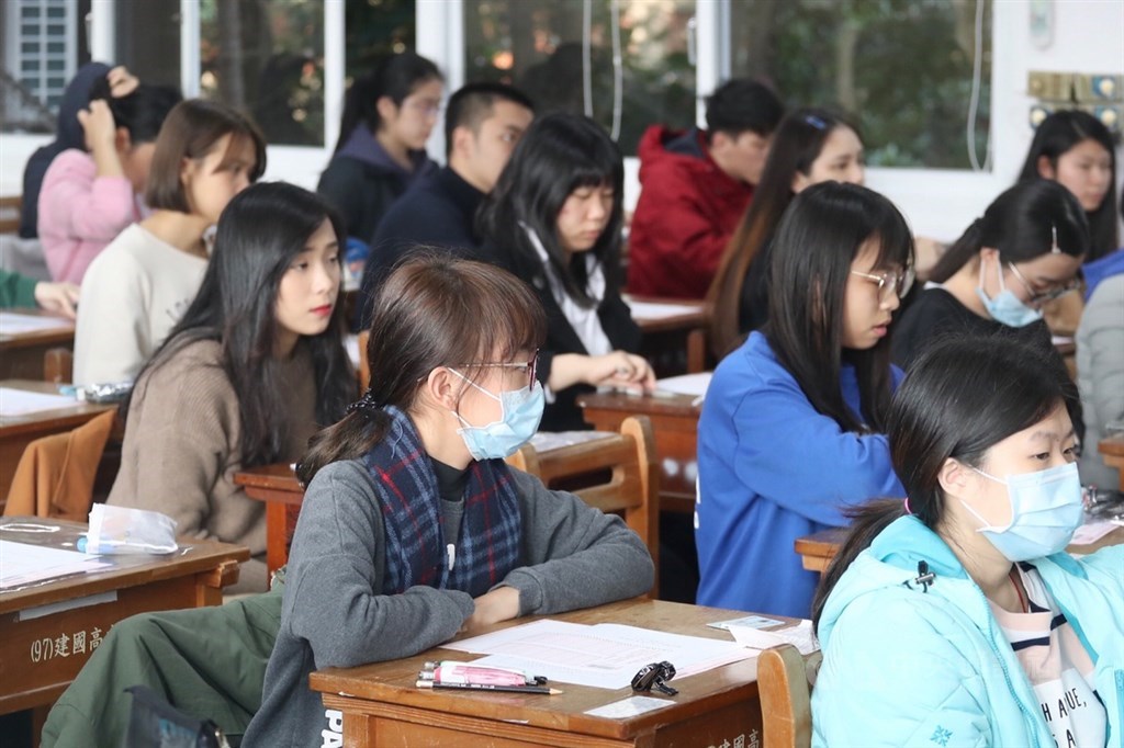 招聯會日前決議,新型學測擬從2天改為3天,考生可自由選擇應考科目。(中央社檔案照片)