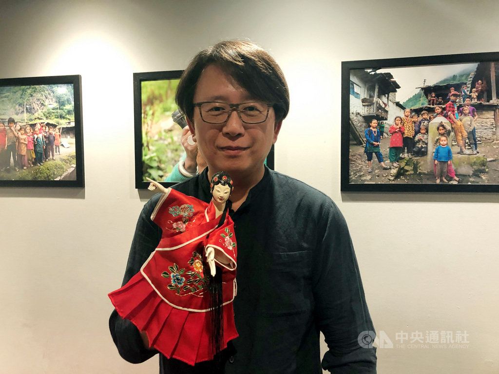 第一屆英國台灣影展選映紀錄片導演楊力州費時10年跟拍布袋戲大師陳錫煌的「紅盒子」。中央社記者戴雅真倫敦攝 108年4月13日