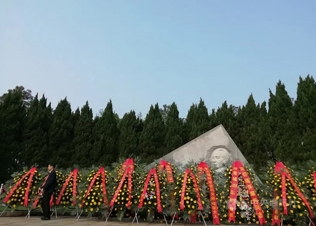 今天是中共前領導人胡耀邦逝世30週年,在中共嚴密防控下,胡耀邦的部分親屬上午已前往江西共青城的耀邦陵園祭拜。圖為15日陵園現場。(取自微信公眾號吳氏宗親網)中央社 108年4月15日