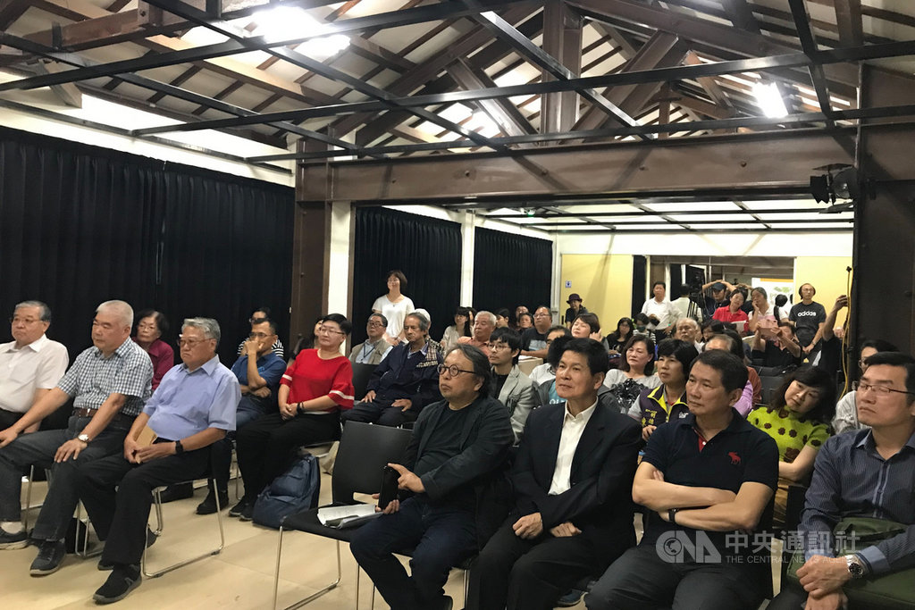 台南市「水交社文化園區」預計今年底問世,台南市文化局15日邀請各界與原眷戶進行座談交流,共商園區開館籌備事宜。(台南市文化局提供)中央社記者楊思瑞台南傳真 108年4月15日