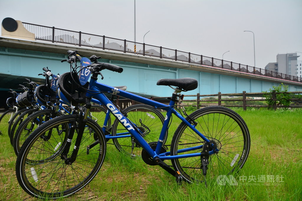 新北市柑城橋是串連樹林區柑園地區與板橋、土城區之間的重要橋梁,近期改建完工啟用,結合道路、人行道及自行車道,並串連自行車遊憩動線。中央社記者黃旭昇新北攝 108年4月19日