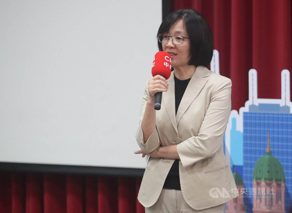 中央社第2屆「我是海外特派員」北區培訓營,21日在中華電信學院板橋會館舉行閉幕式,中央社副社長曾嬿卿(圖)在結訓典禮致詞勉勵對新聞業抱有熱忱的年輕學子。中央社記者張新偉攝 108年4月21日