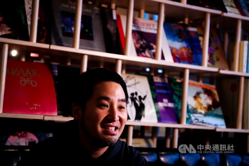 李中喜歡創作魔幻寫實故事,發現影像是更好的表達工具。(中央社記者吳家昇攝)