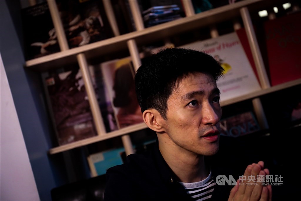 徐漢強導演認為求助超自然力量,重要的是讓人卸下內心重擔。(中央社記者吳家昇攝)