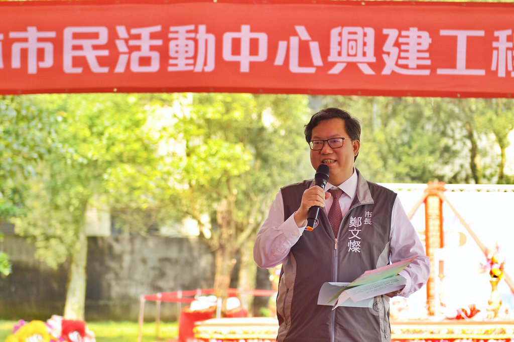 桃園市長鄭文燦(圖)23日出席活動時受訪表示,2020總統大選將以2大黨競爭為主,獨立參選人的力量較小。而民進黨在協調階段最重要的課題,是如何整合總統蔡英文及前行政院長賴清德所代表的力量。中央社記者吳睿騏桃園攝 108年4月23日