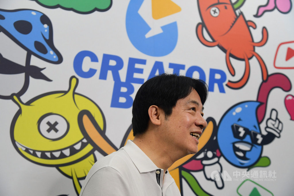 高雄市長韓國瑜23日發表聲明指出,對於2020總統大選,無法參加國民黨現行初選,但願負起責任。投入民進黨總統初選的前行政院長賴清德(圖)上午到內湖與創業團隊對談時受訪表示,如果要承擔,應循民主機制,才能獲得民眾支持。中央社記者王飛華攝 108年4月23日