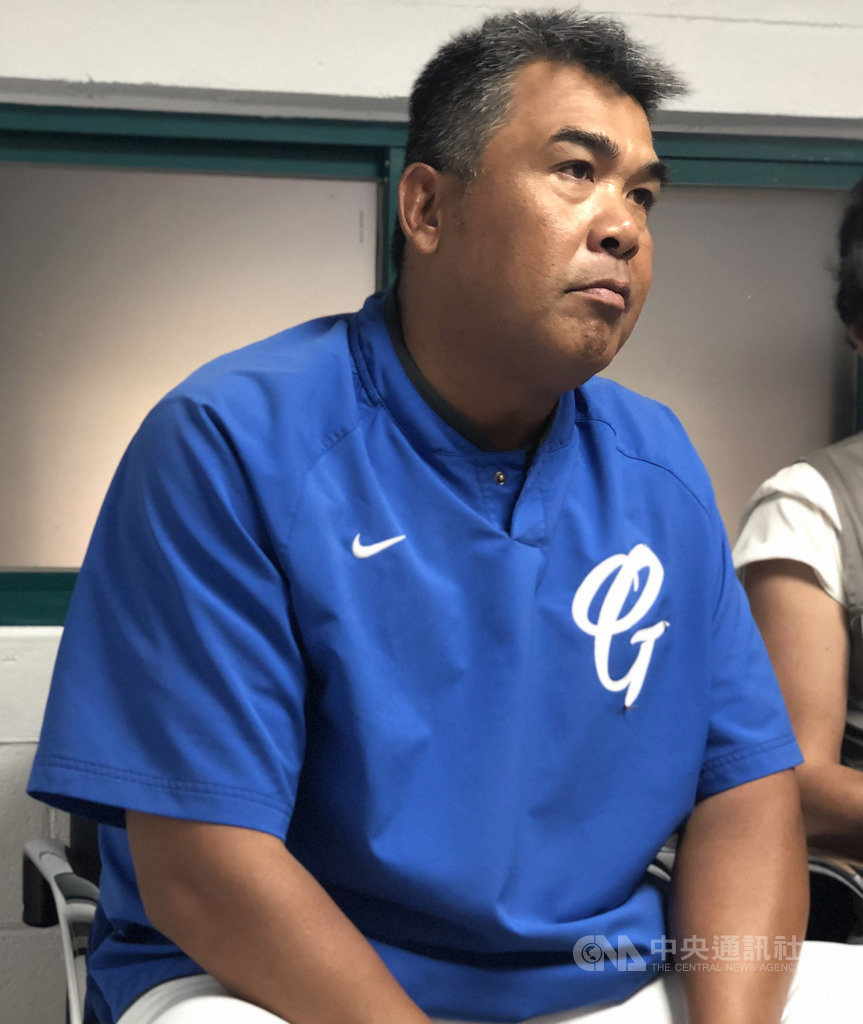 中華職棒富邦悍將隊高國輝在二軍調整已有一段時間,23日緊急被拉回一軍,總教練陳連宏(圖)表示,高國輝會先待命代打,看狀況如何後續再做決定。中央社記者謝靜雯攝 108年4月23日