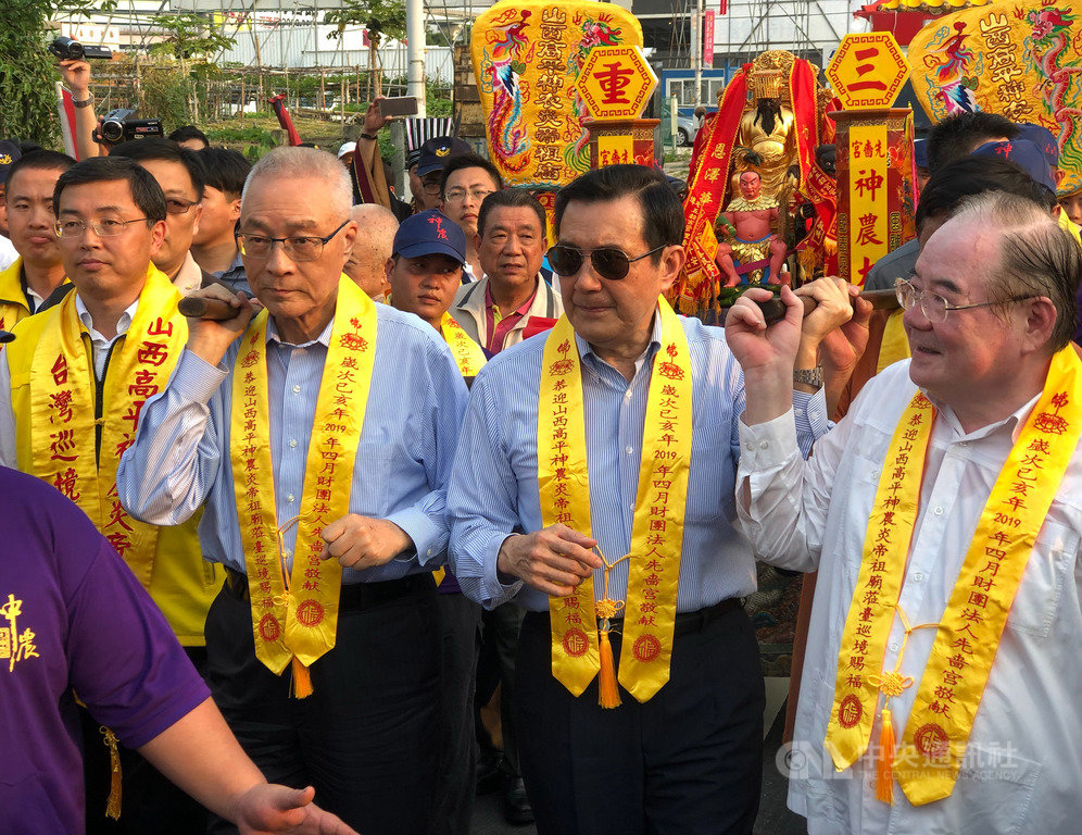 高雄市長韓國瑜23日發表聲明指無法參加國民黨現行制度下初選。國民黨主席吳敦義表示,徵召是請韓國瑜被動參與初選機制,避免韓國瑜主動來登記也許有顧忌。中央社記者王承中攝 108年4月23日