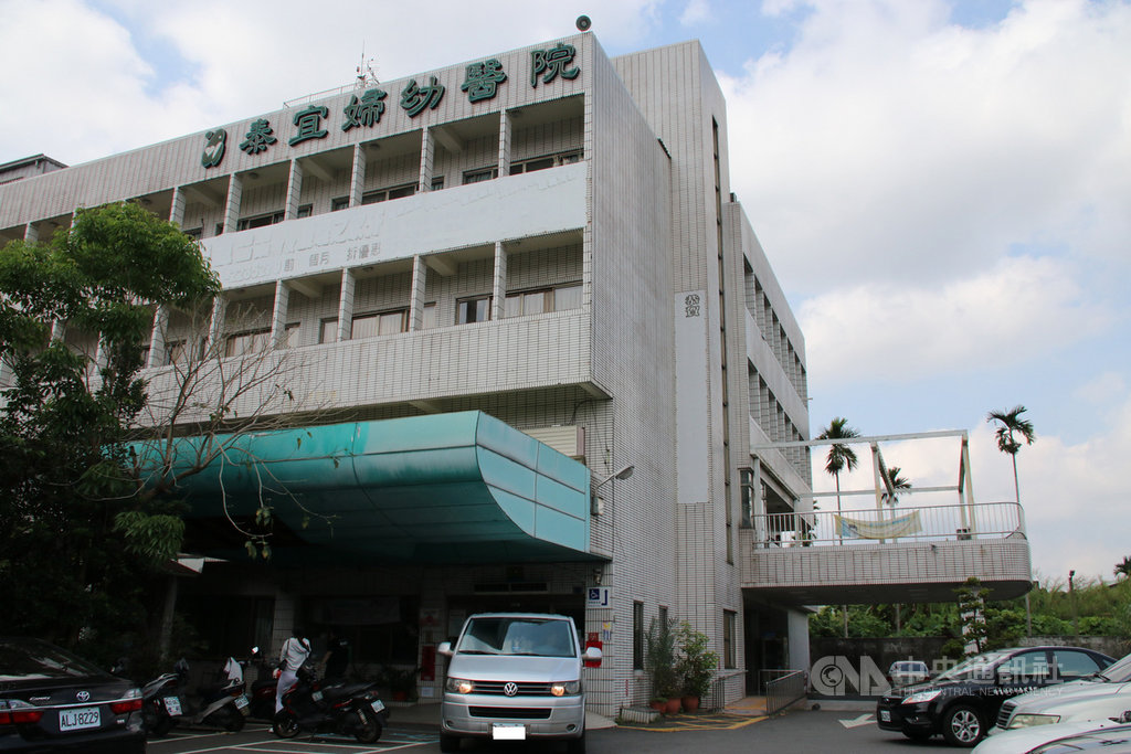 疑經營問題,南投縣名間鄉小有名氣的新泰宜婦幼醫院無預警暫停營運,所幸病患已分流到其他醫院。中央社記者蕭博陽南投縣攝 108年4月24日