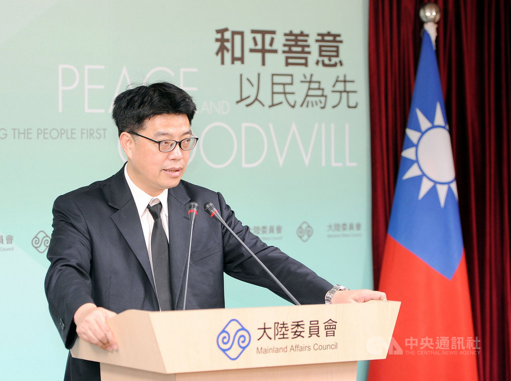 陸委會發言人邱垂正25日重申,現行政策並未開放中國大陸人民來台工作,經許可來台投資的陸資企業因營運所需在台徵才,聘雇所需要的人力,沒有違反兩岸條例相關的規定。中央社記者繆宗翰攝 108年4月25日
