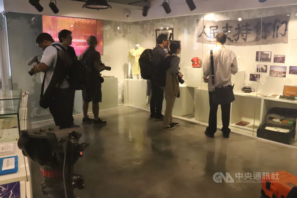 香港「六四紀念館」歷經3年選址和部署後,26日在九龍旺角重開,再次對外展示「六四事件」相關資料。中央社記者張謙香港攝 108年4月26日