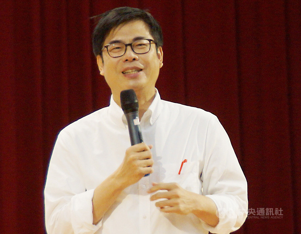 前國民黨立委蔡正元指稱黨主席吳敦義曾募款新台幣4000多萬直接給高雄市長韓國瑜,以助競選。行政院副院長陳其邁(圖)26日晚間受訪表示,現在還無法確認此事真假,但當事人應該講清楚。中央社記者程啟峰高雄攝 108年4月26日