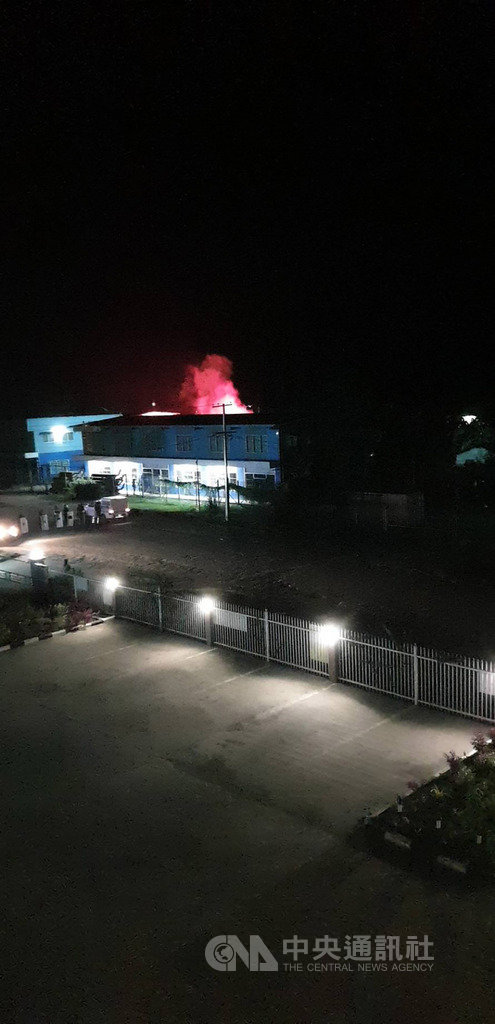 索羅門群島近日在總理選後發生騷亂,首都東區有華人倉庫在夜間遭到縱火。(索羅門台灣商會副會長蔡華明提供)中央社記者石秀娟雅加達傳真 108年4月27日