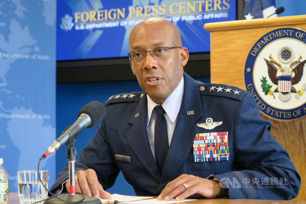 美國太平洋空軍指揮官布朗表示,台海緊張局勢日益升溫,令人憂心,美方關注中共軍機繞飛台灣、越過台海中線等行動,不想因誤判而導致局勢更加緊張。中央社記者尹俊傑紐約攝 108年4月30日