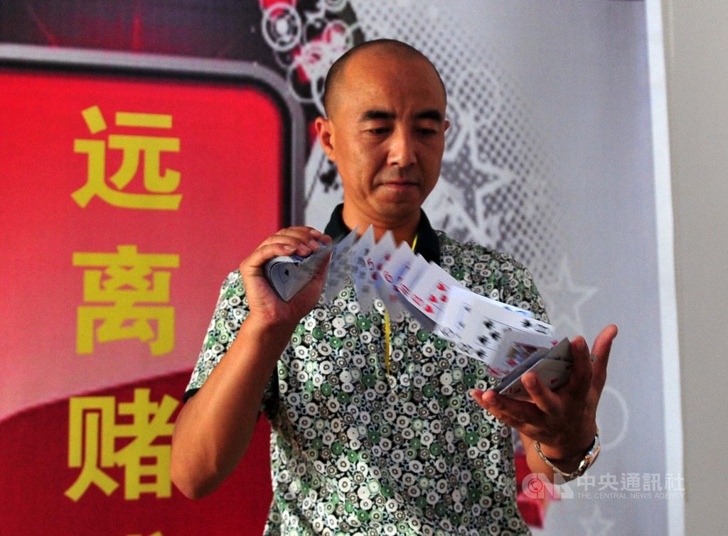 調查顯示,2013年陸客對全球博弈產業的貢獻將近2成。在中國禁賭令下,周邊國家紛紛設立賭場向陸客招手,卻也不時傳出被騙消息,中國外交系統因而發文規勸,警惕小心「免費邊境遊」。(中新社提供)中央社記者陳家倫北京傳真 108年5月3日