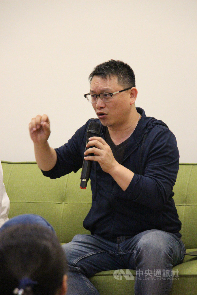 台劇「我們與惡的距離」製作單位5日到台中出席分享會,製作人湯昇榮表示,自律很重要,這是大家應該要認真的一件事,也是未來社會演進的方法。中央社記者蘇木春攝 108年5月5日